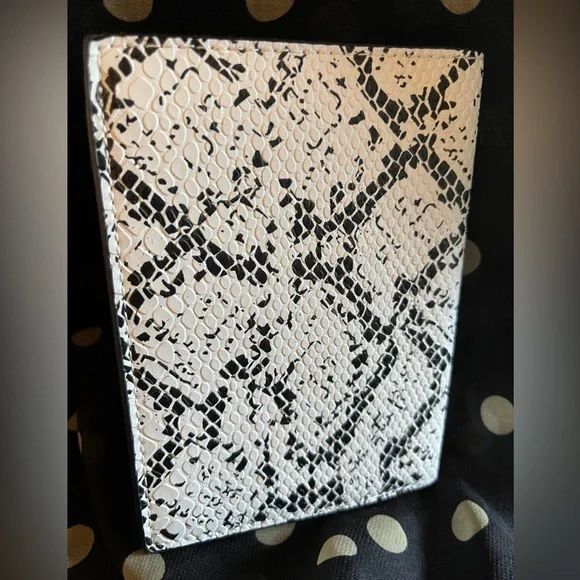 Victoria Secret PassPort Holder - Picture 2 of 3